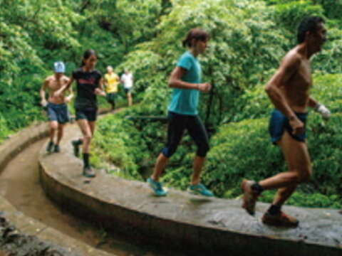慢跑已經是時下流行的運動,不但能強身健體,還能欣賞沿途美景。(攝影/許斌)