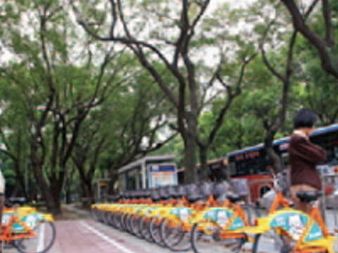 雙北市廣設超過160個YouBike租賃站，提供更完整、便利的公共自行車服務網絡。（攝影／王能佑）