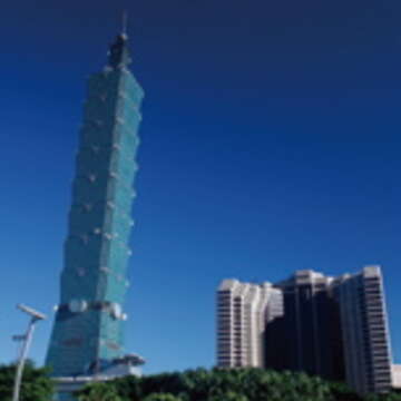 齊柏林認為台北101大樓的出現，翻新了臺北的天際線。（王能佑攝）