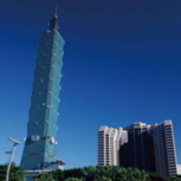 齊柏林認為台北101大樓的出現,翻新了臺北的天際線。(王能佑攝)