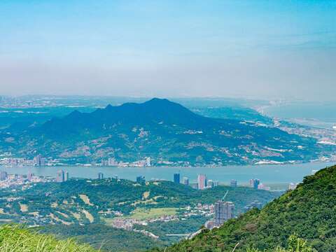 大屯山主峰遠眺