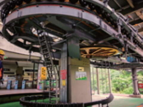 週一貓纜停駛，是貓纜技術檢查員進行纜車檢修及保養的固定維修日。（廖碩文攝）