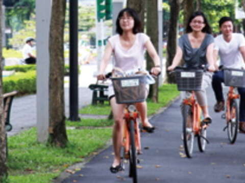 微笑單車YouBike不但落實低碳環保,也改變了市民行的習慣。(王能佑攝)