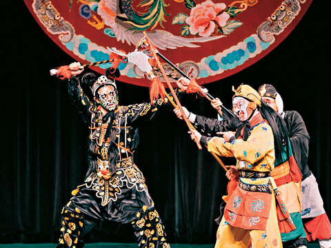 舞台上出神入化的表演,令人拍案叫絕。(圖/臺北戲棚提供)