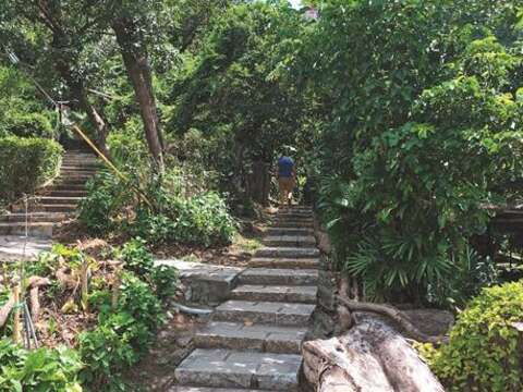 TAIPEI AUTUMN 2018 Vol.13 A Green Path With Echoes of History –  Jiantanshan Hiking Trail
