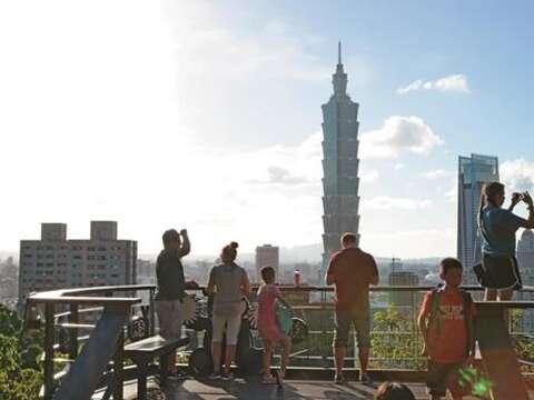 TAIPEI AUTUMN 2018 Vol.13 Enjoy the Cool Fall Air Along Mountain Paths Taipei Hiking Trails