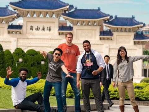 TAIPEI 秋季号 2018 Vol.13 台北を訪れる旅人がやるべき６つのこと