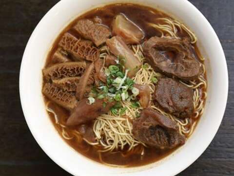 TAIPEI 秋季号 2018 Vol.13 牛肉麺のプロが語る昔ながらの市場─ デビッド・バグハーザーデハーさん