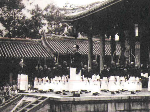 1955年臺北孔廟祭奠典禮。(圖/臺北市孔廟管理委員會提供)