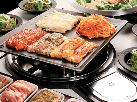 8種口味特色吃法，為熱愛韓式燒烤的饕客提供更多選擇。（圖／八色烤肉提供）