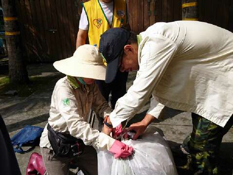 Zoo Volunteers Mobilizes for Clean up the World Weekend