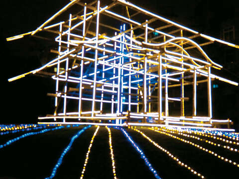 陳愷璜為2017年台北燈節設計西本願寺「光的美術館」，用光影重現了昔日的建築風華。（攝影／高讚賢）