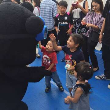 臺北市吉祥物熊讚與日本民眾熱情互動