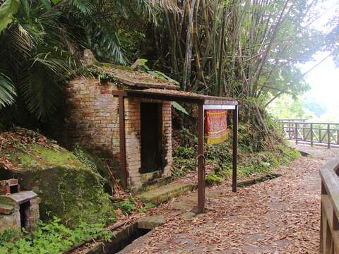 溪山百年古圳旁土地公廟