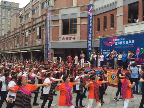 那魯灣原住民隊氣勢如虹，展現臺灣原住民族熱情開朗的活力
