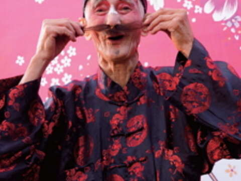人稱三叔公的林炳煥堪稱是客家說唱藝術的國寶。（攝影／許斌）