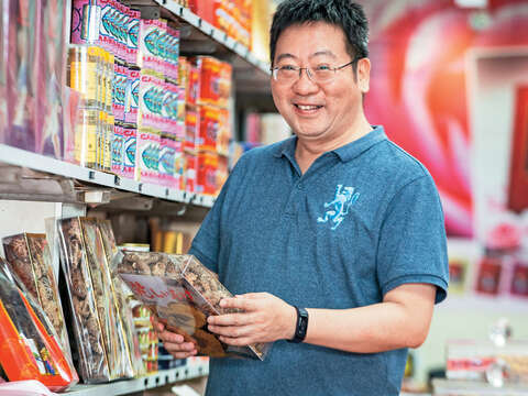 林復振商行的林兆剛以開發新貨色因應市場變化。