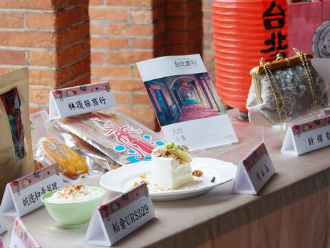 本期台北畫刊除深刻描寫當地新舊交融發展、在地達人分享私房散步路線，更有特色遊程。