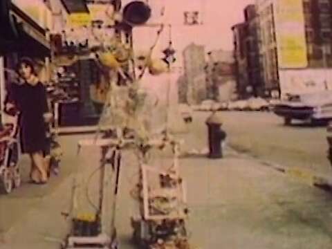 世界上最早的藝術機器人之一，是由白南準和阿部修（Shuya Abe），在1965年時共同創作