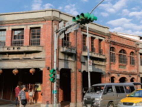 萬華剝皮寮歷史街區是《大尾鱸鰻》的拍攝地點之一，造訪片中場景，細細感受老街景中的「江湖味」。（攝影／楊智仁）