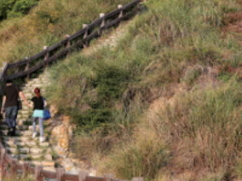 《阿嬤的夢中情人》中男女主角一起去硫磺谷地熱景觀區漫步。（攝影／楊智仁）
