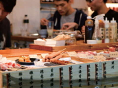 勝力食堂是家日式小店，與三五好友相約吃串炸等美食，好不過癮。（攝影／楊智仁）