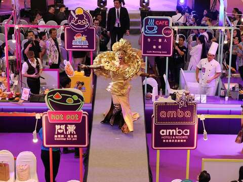 泰國知名變裝皇后PanPan為臺北量身訂作的主題秀，受現場粉絲與民眾歡迎2