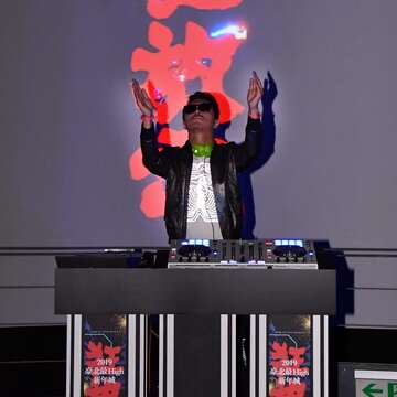 北市府以潮狂電音揭開跨年晚會序幕