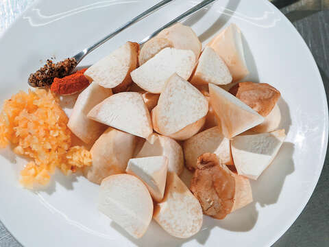 蒜辣杏鮑菇材料（攝影／李鍾泉）