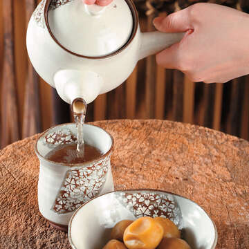 黃梅飲加了玫瑰鹽和冰糖,口味獨特。(圖/耕耘者提供)