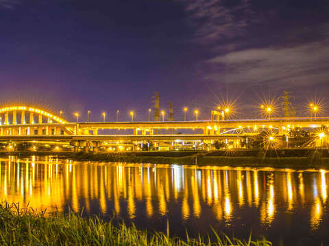 北市河濱夜騎 美景美食生態通通有