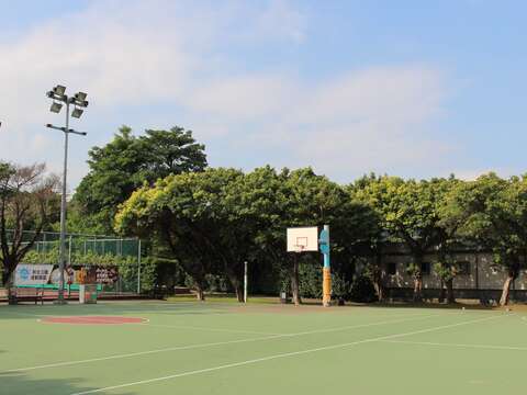 新生公園籃球場