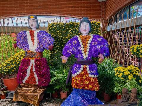 高2米的菊人形武士充分展現日本的「東瀛風緣 菊情濃濃」