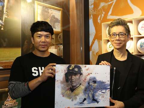 台北探索館二樓特展廳展出知名漫畫家鍾孟舜為周思齊繪製的作品.JPG