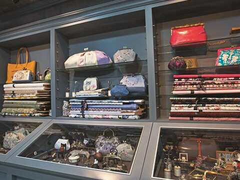 TAIPEI WINTER 2018 Vol.14 An Exquisite World in Fabric and Embroidery – Fine Handcrafts Carry on the Glory of the Past
