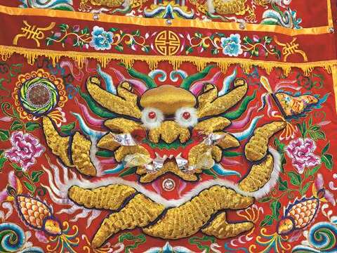 TAIPEI WINTER 2018 Vol.14 An Exquisite World in Fabric and Embroidery – Fine Handcrafts Carry on the Glory of the Past