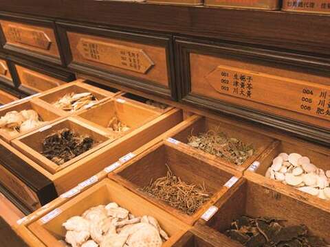 TAIPEI WINTER 2018 Vol.14 With a Thousand Years of Wisdom – Chinese Medicinal Herbs Turn Over a New Leaf