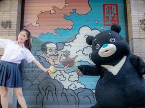 老街彩繪鐵捲門是北投特色之一，讓老街區有了新的面貌。