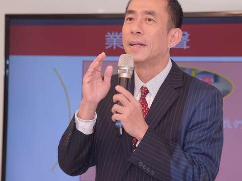 台北市旅行商業同業公會吳志健理事長現身呼籲中央重新考量.JPG