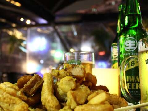 點盤炸物、配著清涼的啤酒，就可以跟朋友好好度過這難忘的跨年夜了！