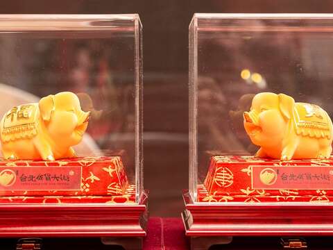 發財金內附刮刮卡可抽一兩黃金豬