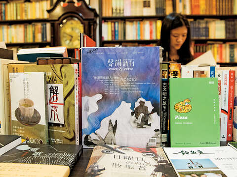 「舊香居」有許多珍藏的文史哲好書。(攝影/蕭志傑)