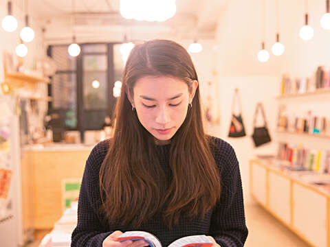 ​​​​​​​在美美的特色書店拍照打卡，讓閱讀成為一種文青的日常實踐。（攝影／賴智揚）