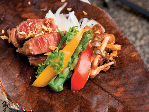 日式料理風味的和牛沙朗,口感軟嫩、入口即化。(攝影/林煒凱)