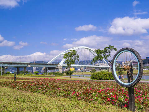 觀山河濱公園