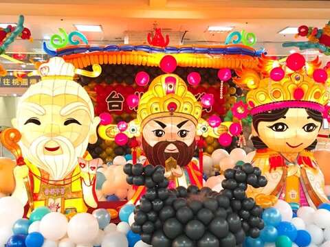 今年台北許多商圈特別針對農曆年節及燈節期間規劃好康慶祝活動，讓民眾買得開心、逛得過癮！