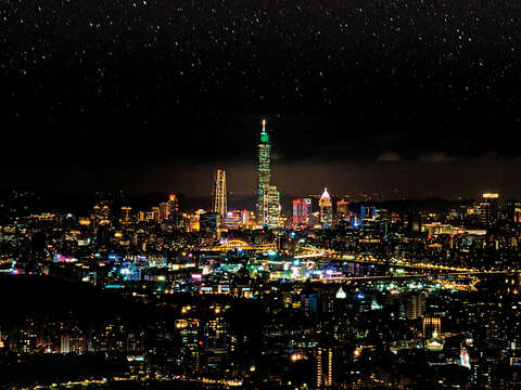 內湖忠勇山可將台北盆地夜景和璀璨星空盡收眼底。(攝影/林俊耀)