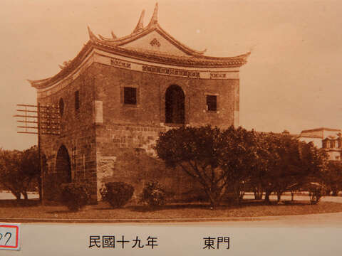 1930年的東門,已設置相關電力設備。(圖/臺北市立文獻館典藏)