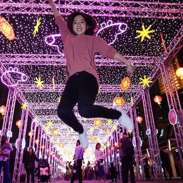 跟著「學姊」黃瀞瑩逛2019台北燈節，教你如何攻佔社群版面(拍照地點我愛佩佩豬)