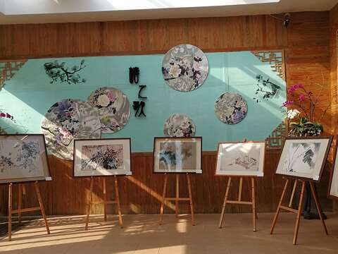 花卉中心內的水墨畫展